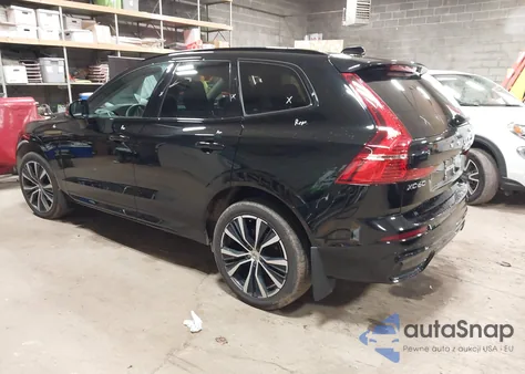 2023 Volvo Xc60 Plus Dark Theme z USA, uszkodzony, nr VIN YV4L12RW7P1288940